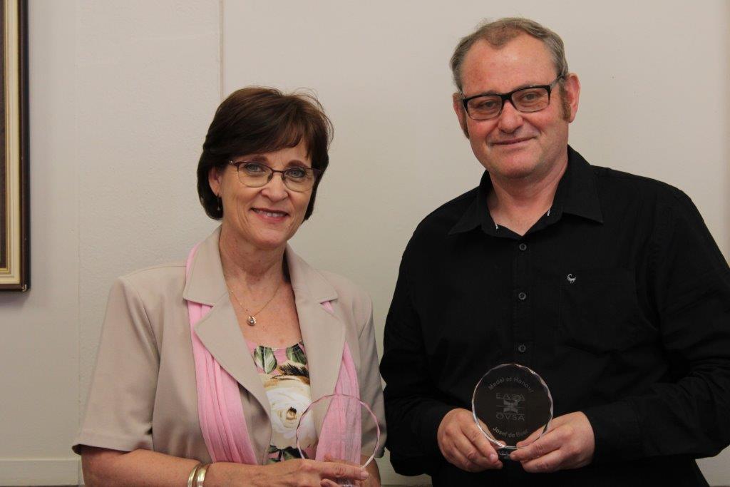 EASA-medalje-wenners, prof Elsa Mentz en prof Josef de Beer